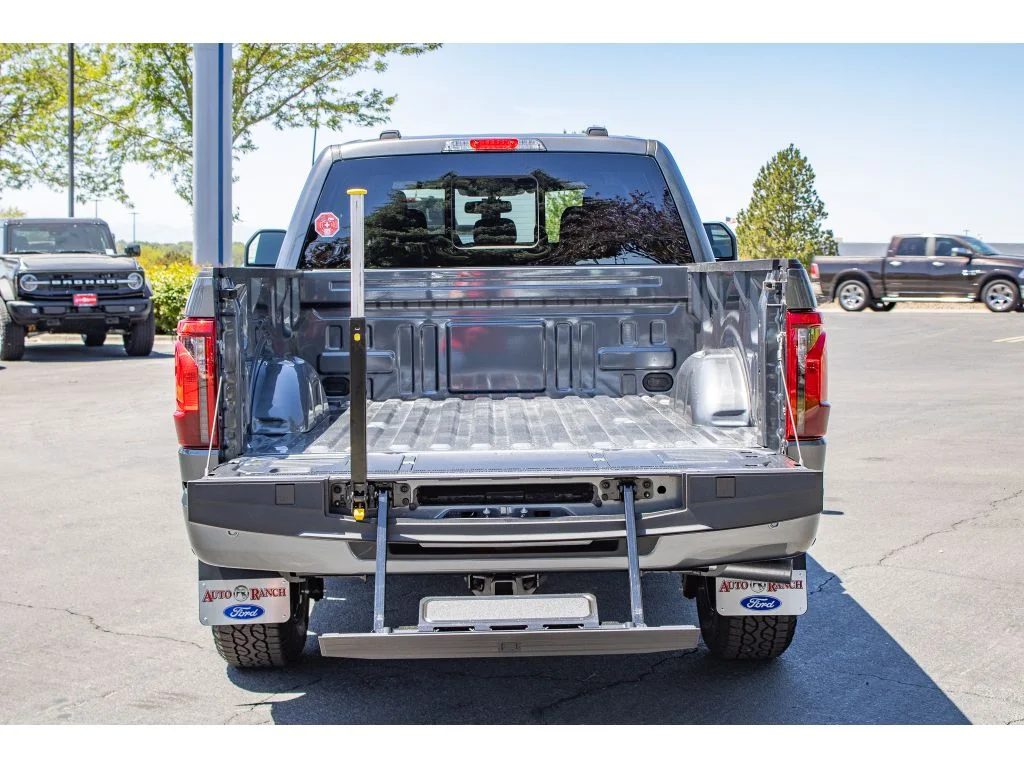 New 2026 CARBONIZED GRAY METALLIC Ford XLT image 15