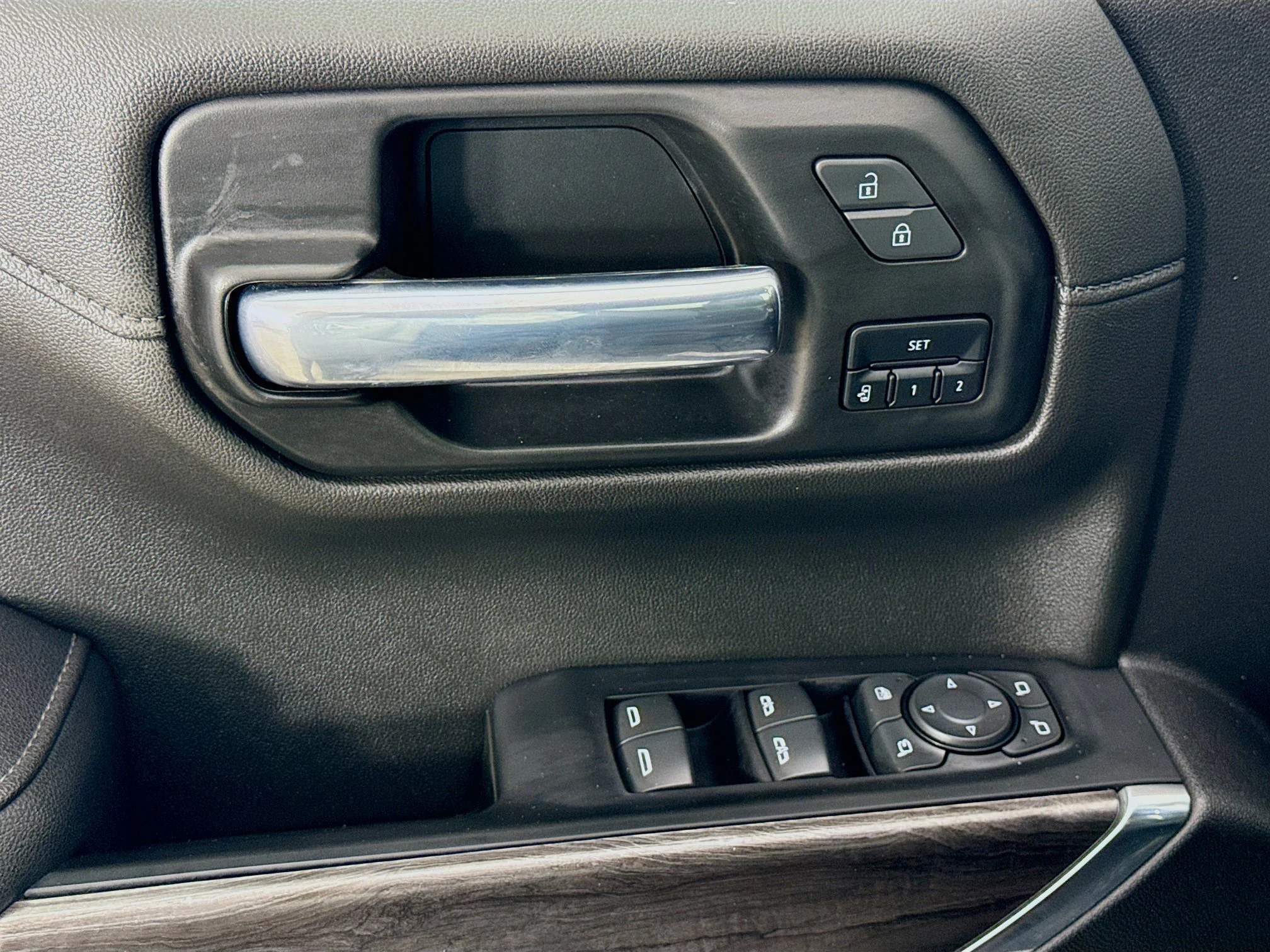 Used 2022 Iridescent Pearl Tricoat Chevrolet LTZ image 20