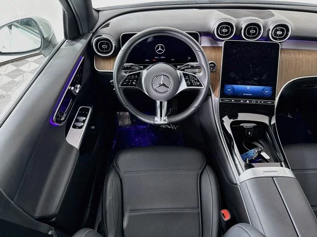 Used 2025 White Mercedes-Benz GLC 300 image 22