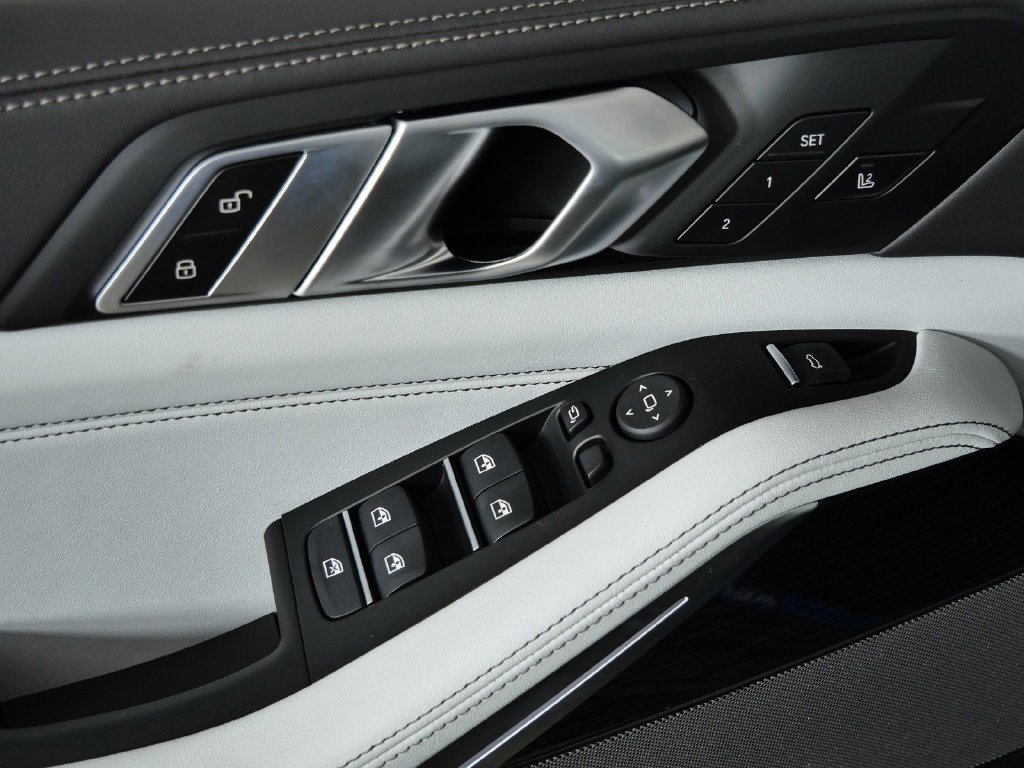 New 2026 Black Sapphire Metallic BMW M60i image 37