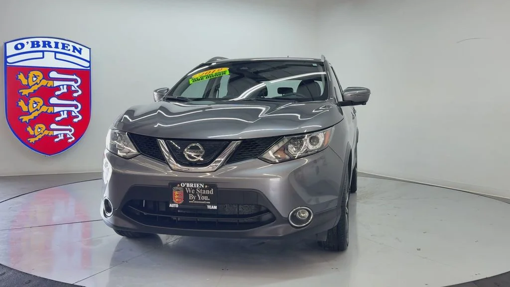 Used 2019 Gun Metallic Nissan SL image 9