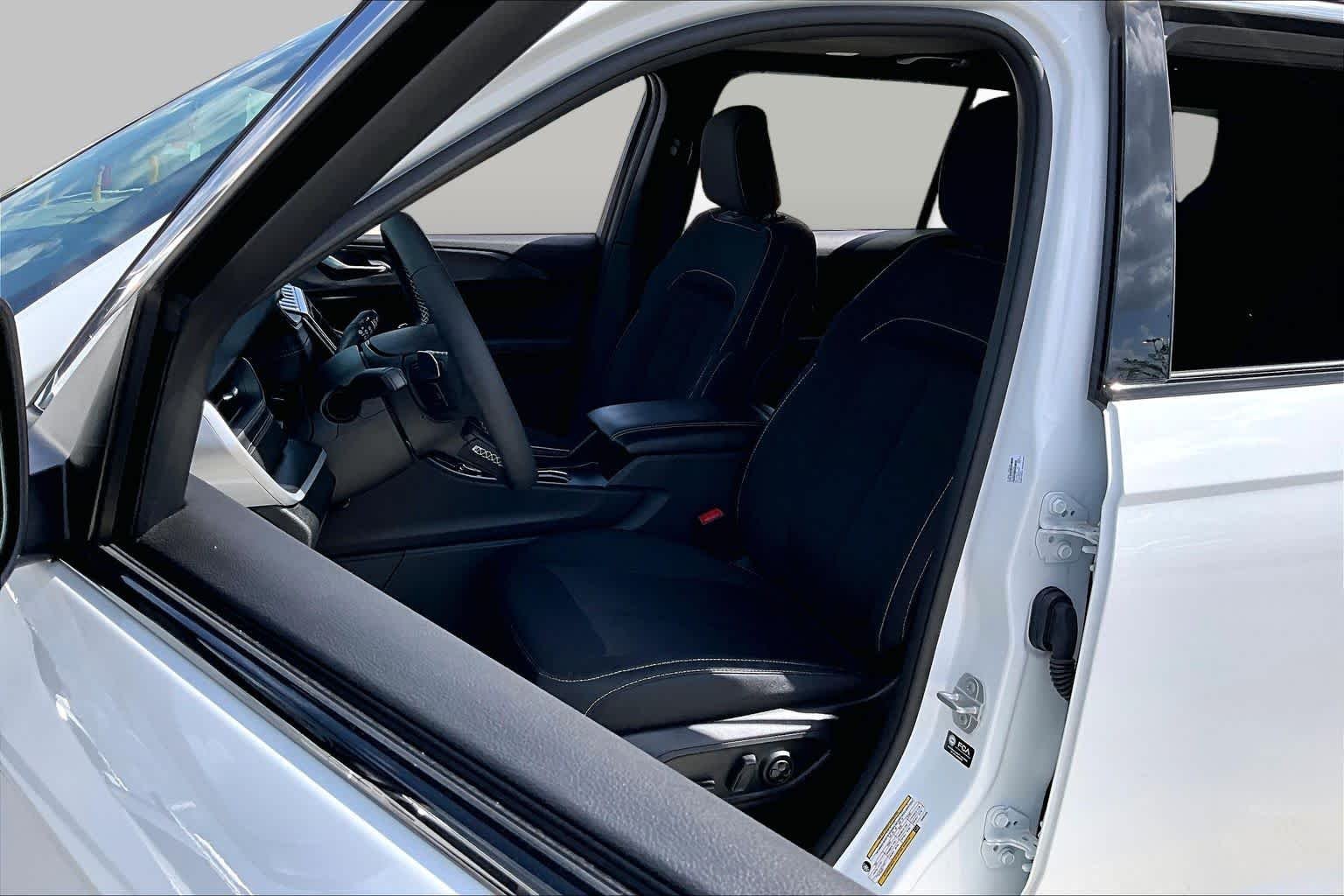 Pre-Owned 2025 Jeep Grand Cherokee L Laredo X