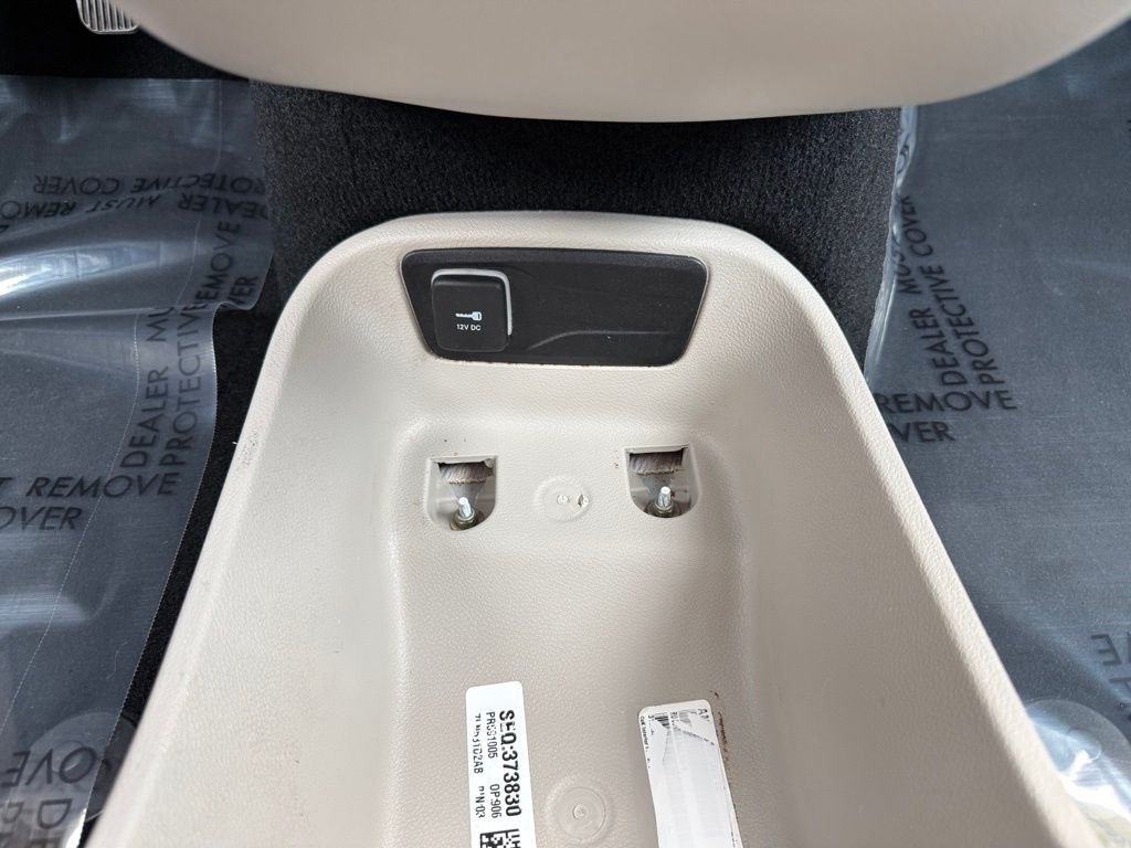 Used 2023 Bright White Clearcoat Chrysler Touring L image 32
