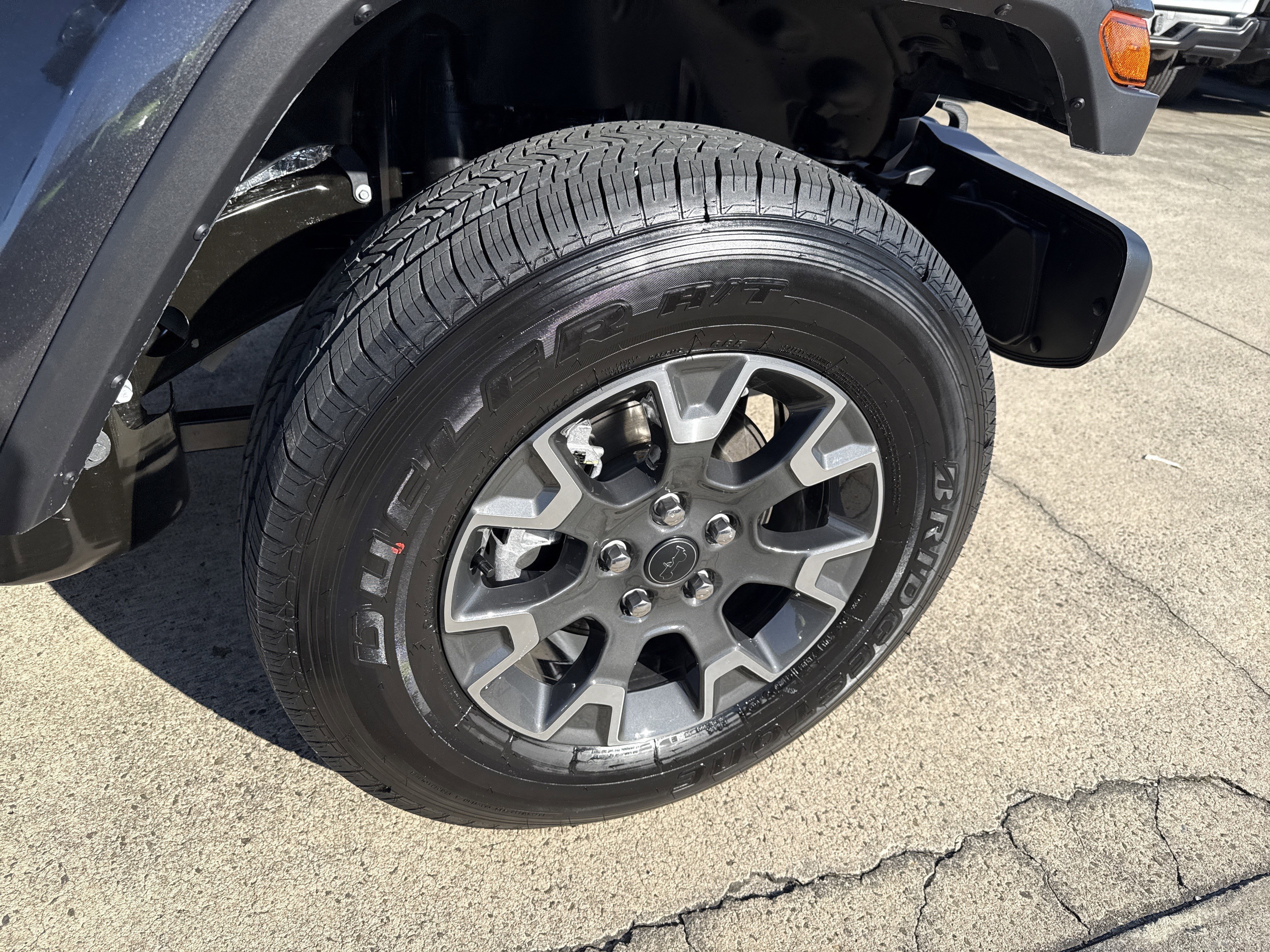 New 2026 Granite Crystal Metallic Clearcoat Jeep Sahara image 14