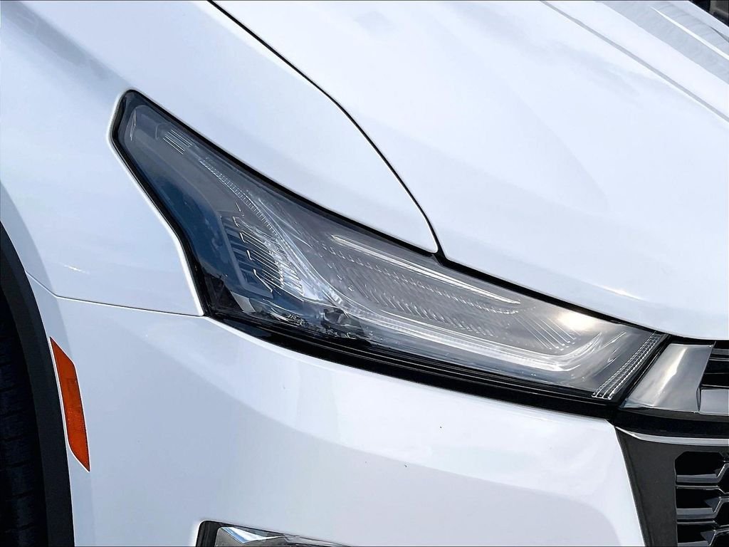 Used 2023 White Chevrolet RS image 33