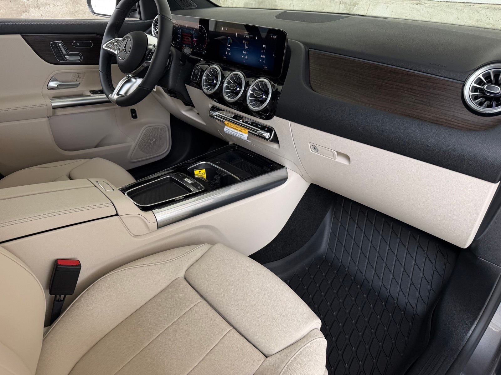 New 2026 Mountain Grey Metallic Mercedes-Benz GLA 250 image 14