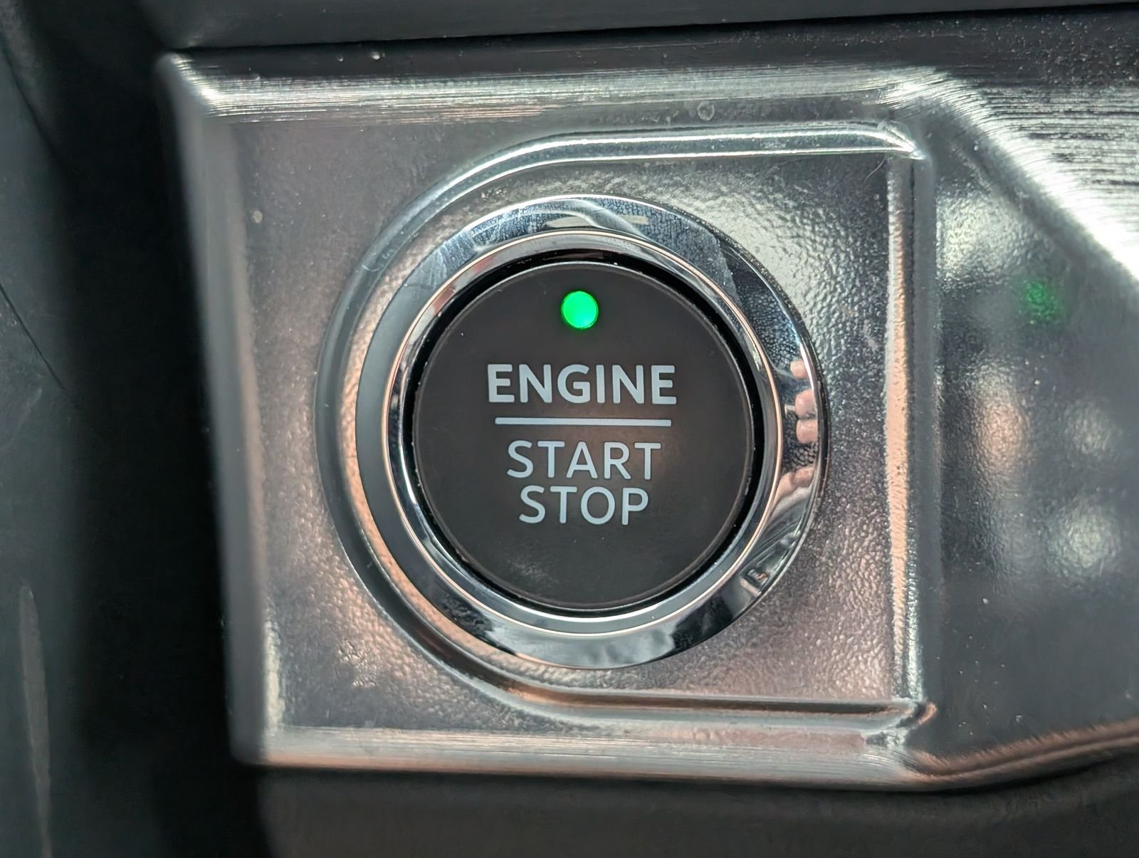 Used 2022 Oxford White Ford Lariat image 31