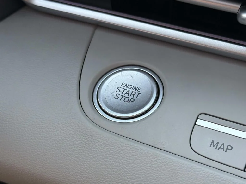 Used 2025 White Hyundai Limited image 9
