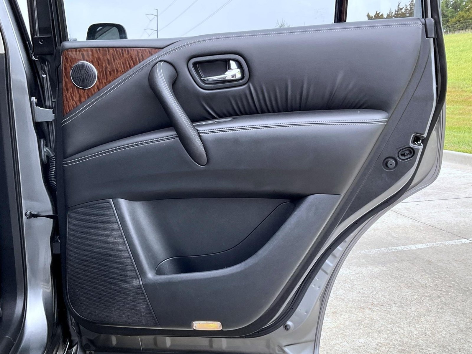 Used 2017 Gun Metallic Nissan Platinum image 18