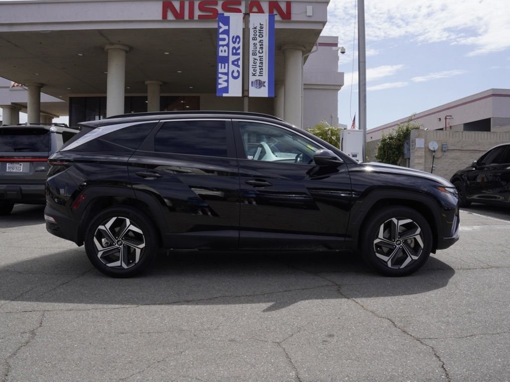 Used 2023 Black Hyundai SEL image 2