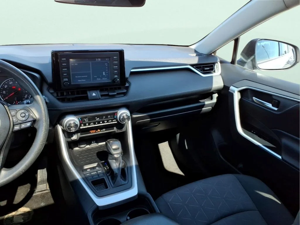 Used 2019 Silver Toyota XLE image 14