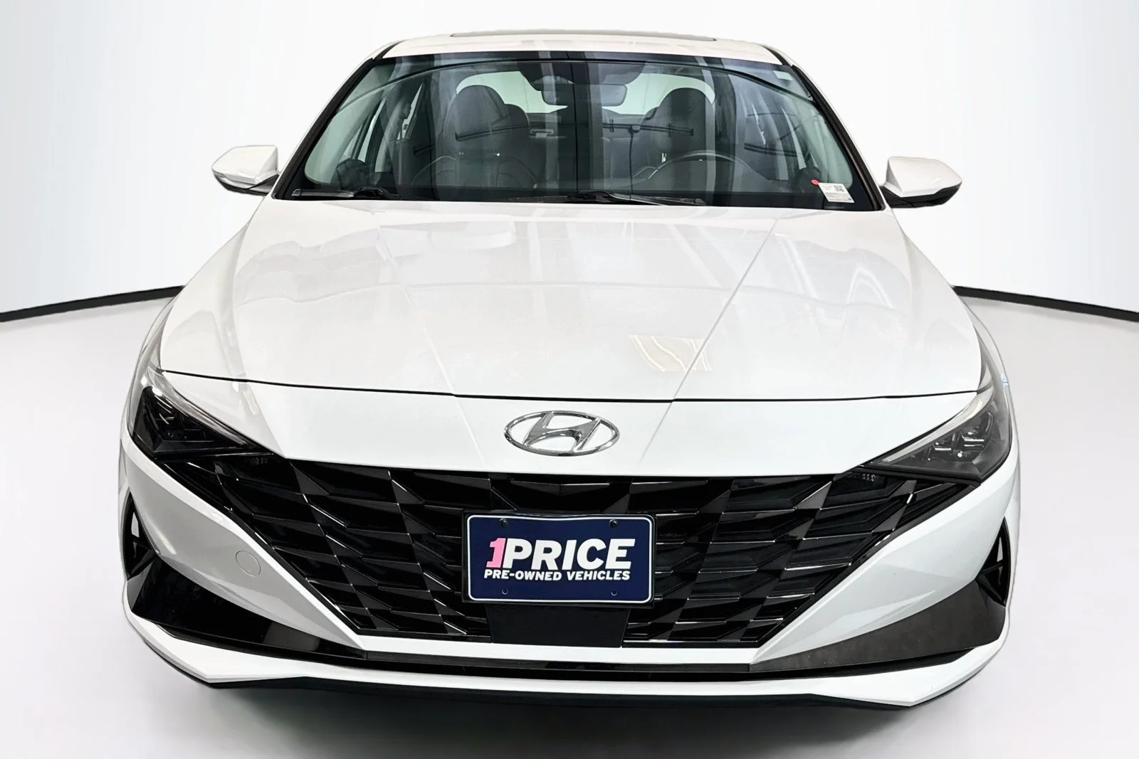 Used 2023 Ceramic White Hyundai Limited image 2