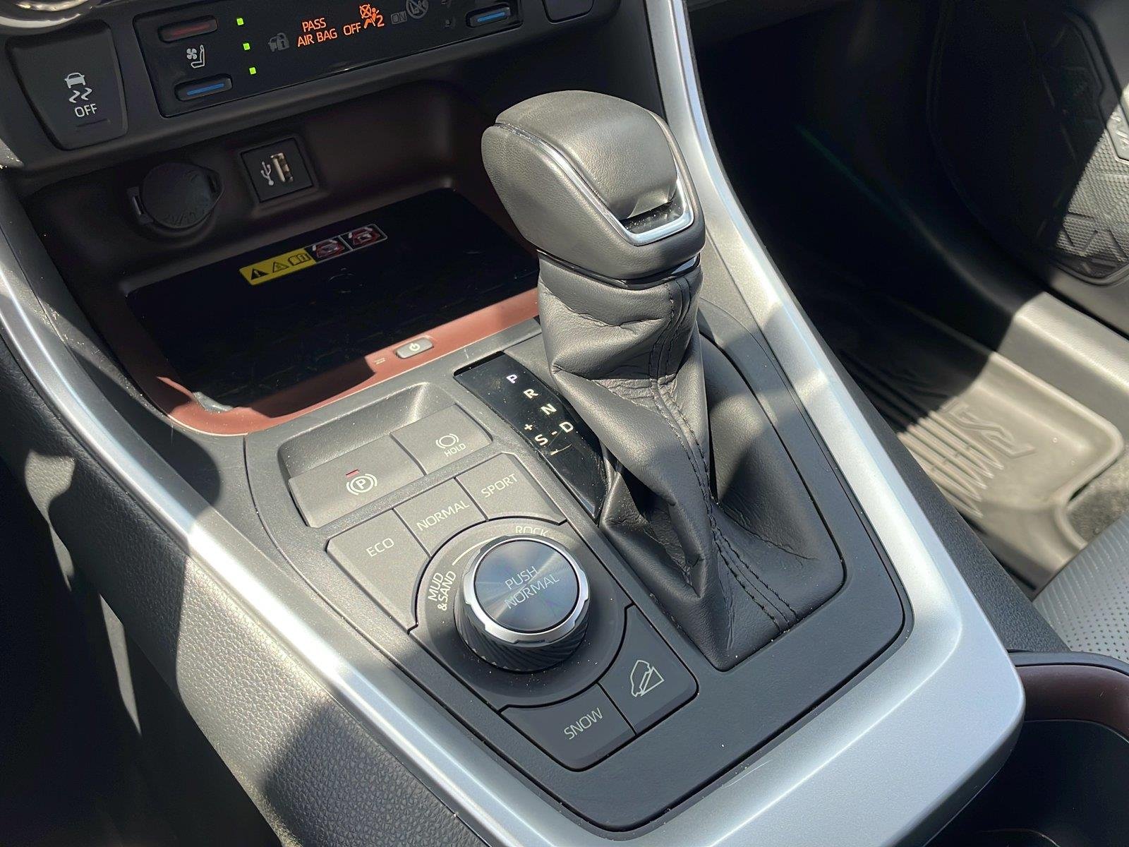 2023 Toyota RAV4 Limited - Photo 14