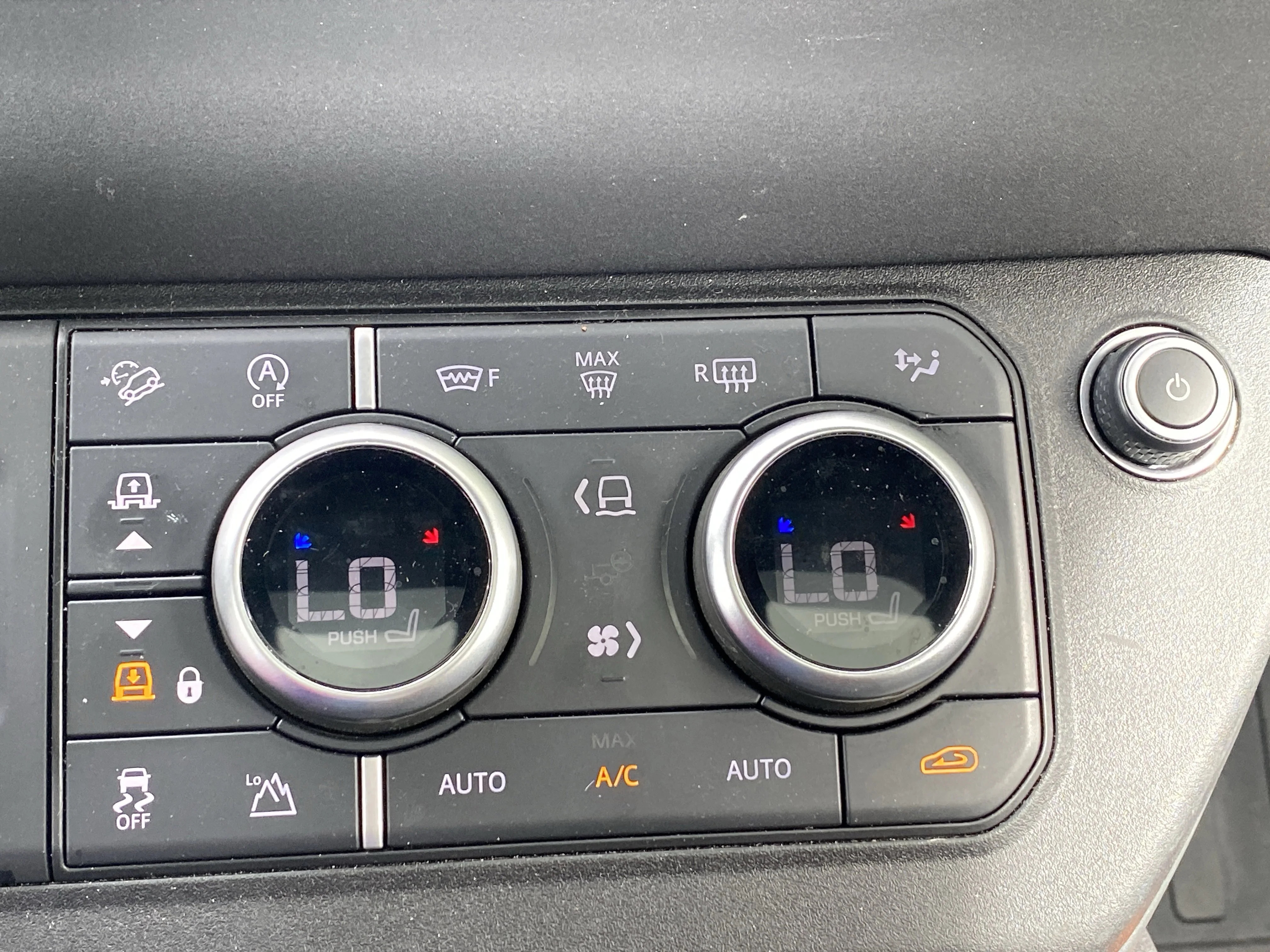 Used 2023 Black Land Rover X-Dynamic SE image 25