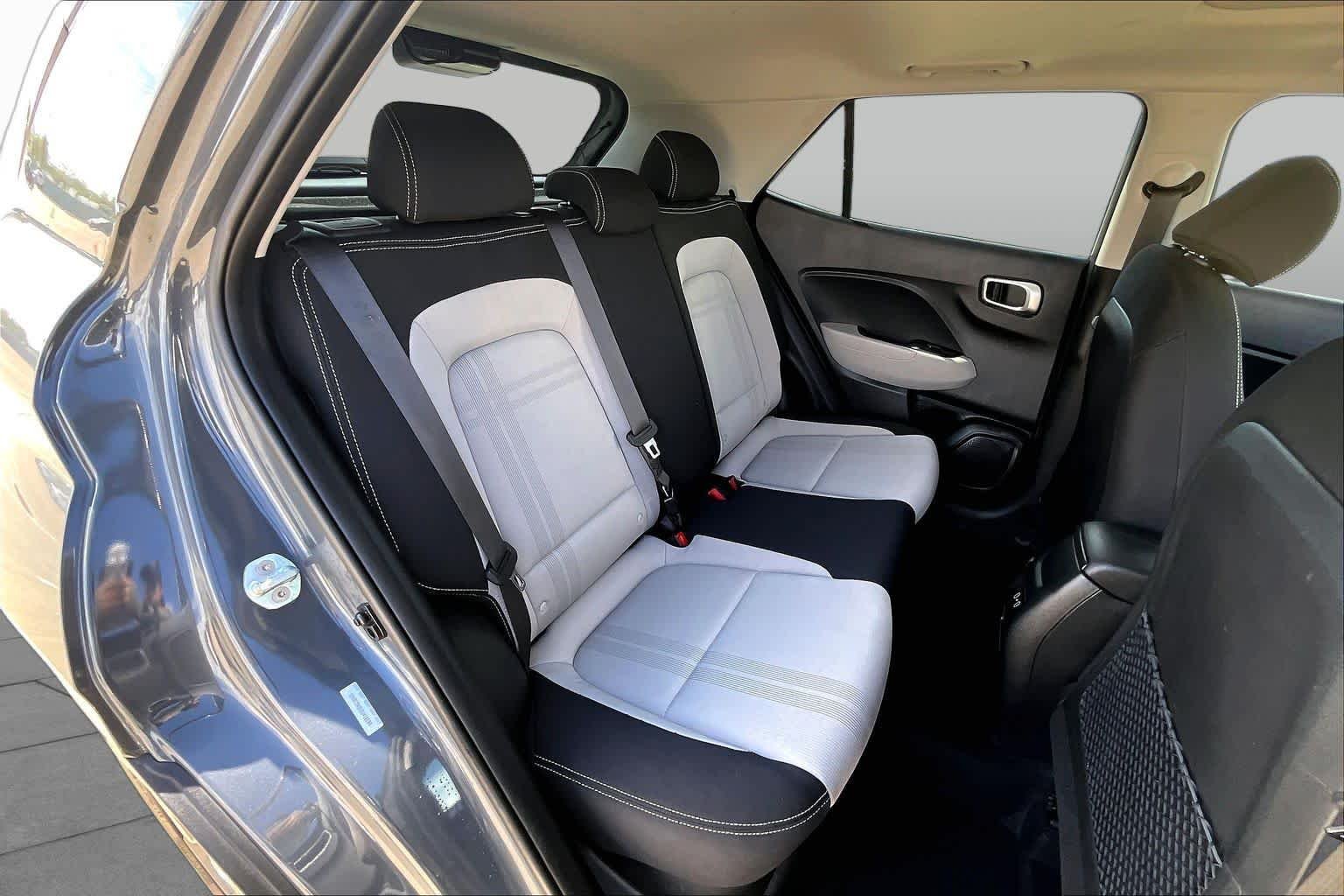 2025 Hyundai Venue SEL - Photo 20