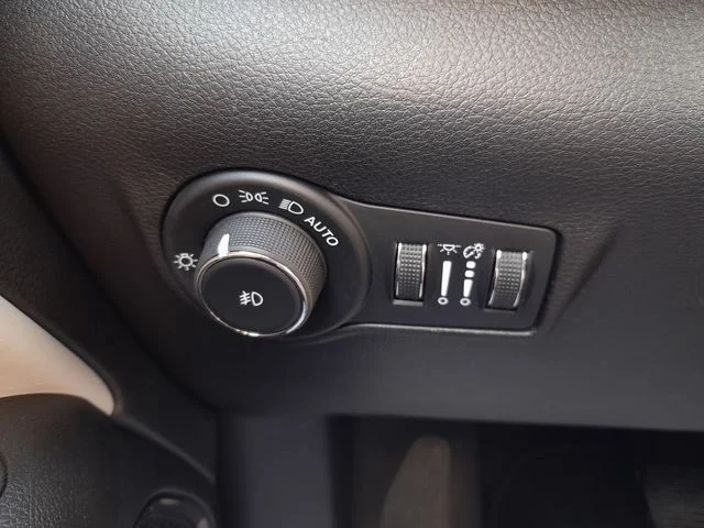 Used 2024 White Jeep Limited image 18