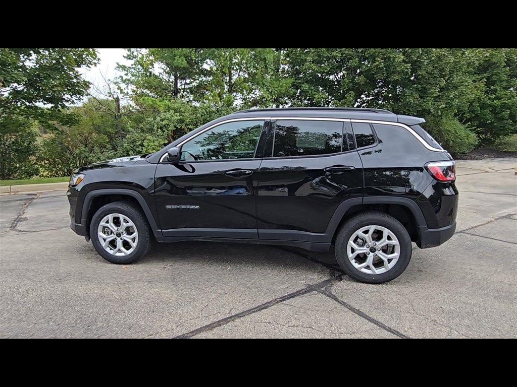 Certified Used 2025 Black Jeep Latitude image 7