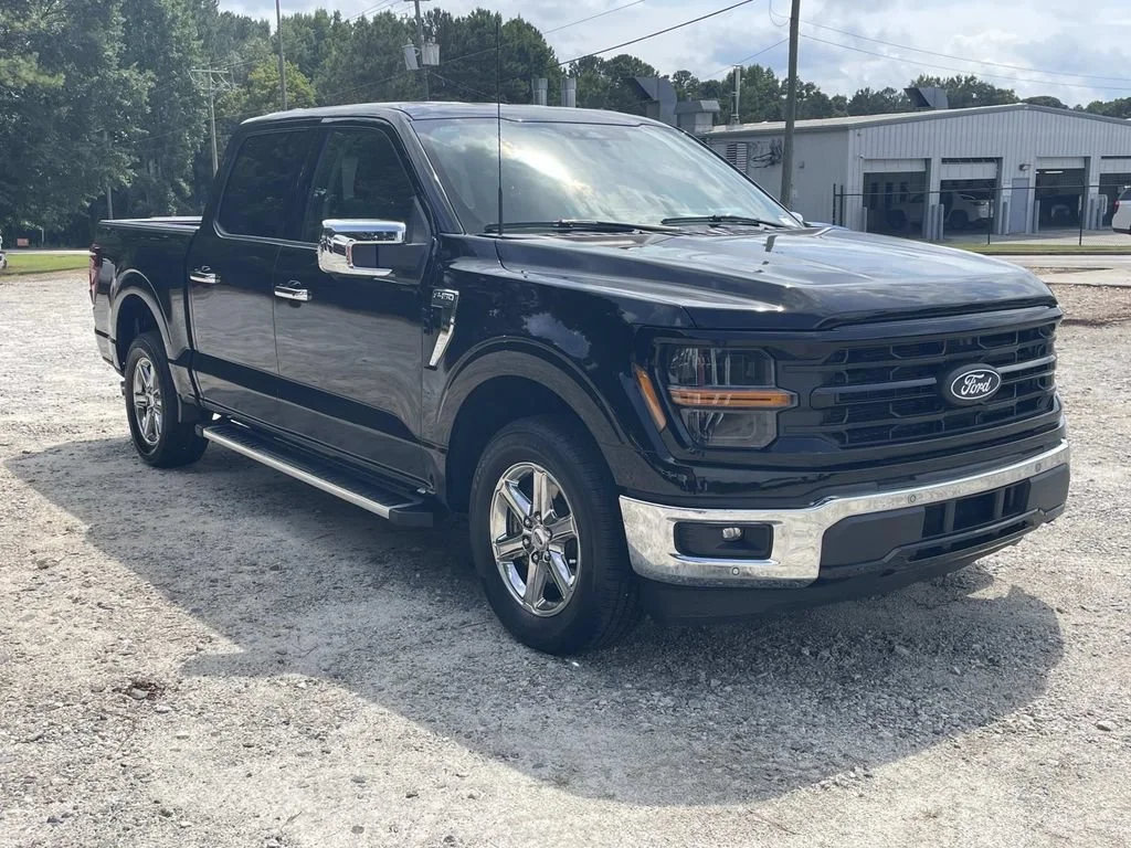 Used 2024 Black Ford XLT image 5