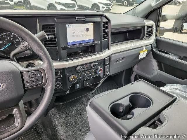 New 2025 Oxford White Ford F-450® XL image 40