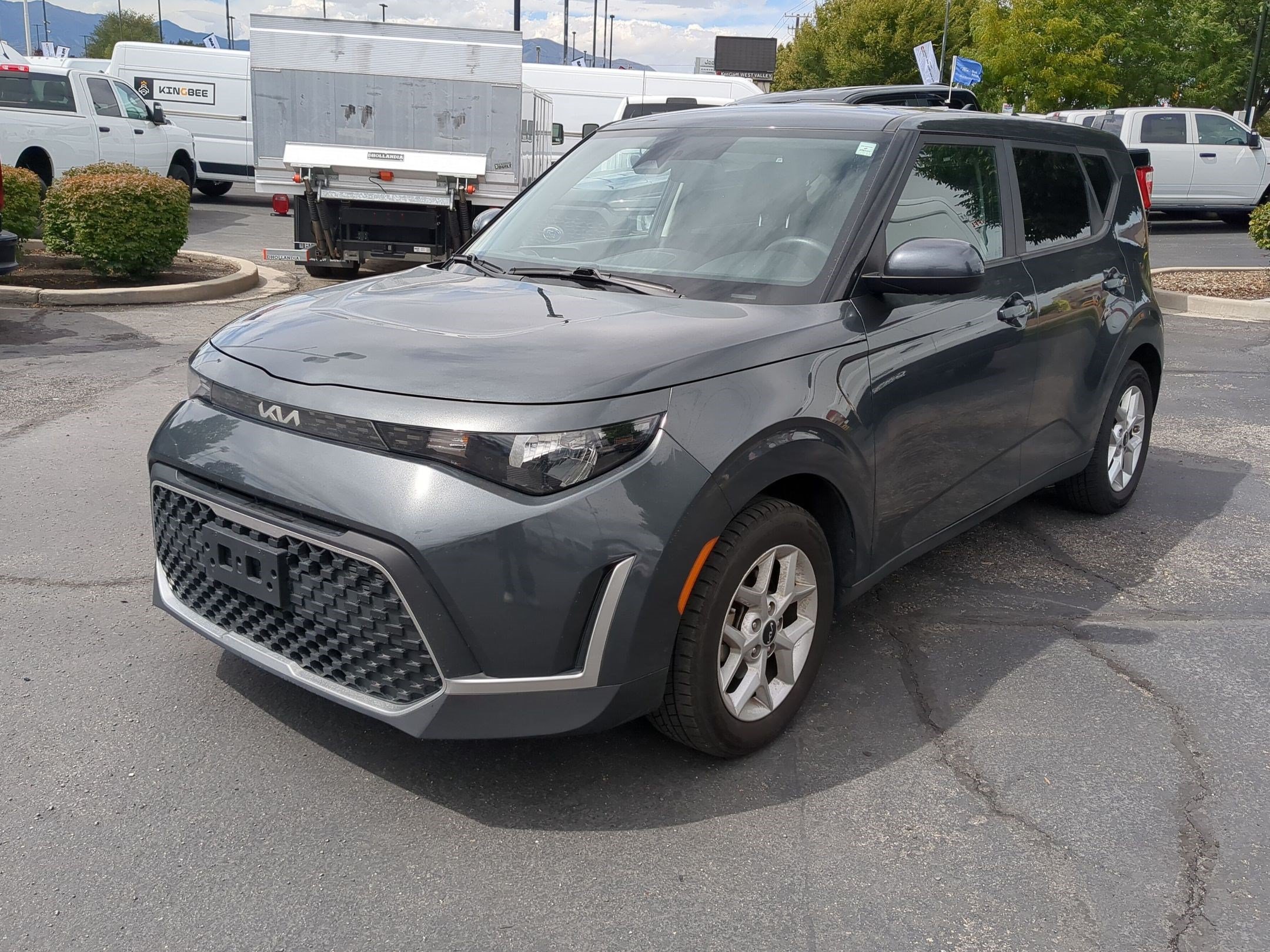 Used 2023 Gravity Gray Kia LX image 8