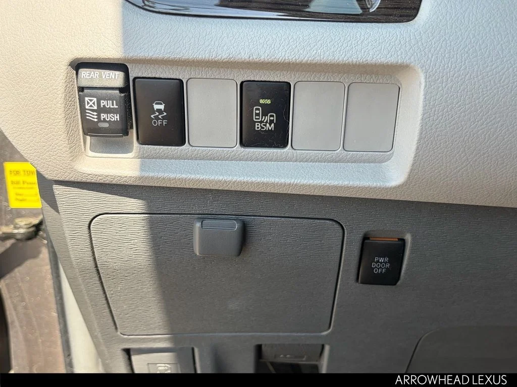 Used 2015 Gray Toyota XLE image 26