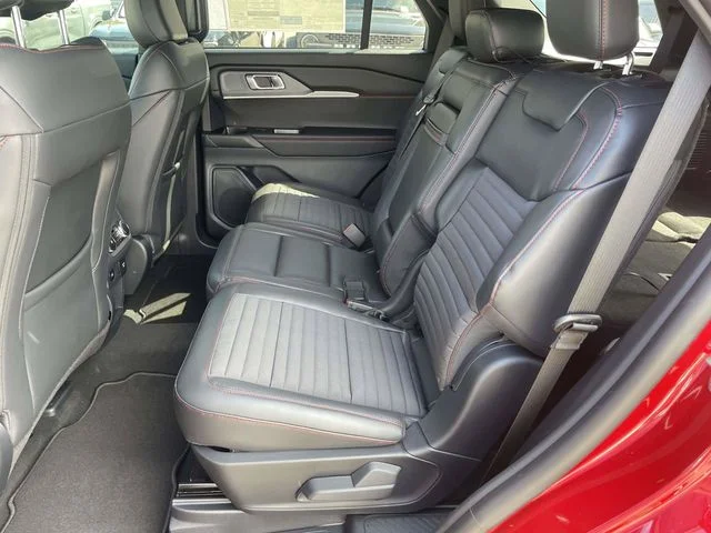 New 2026 Rapid Red Metallic Tinted Clearcoat Ford ST-Line image 5
