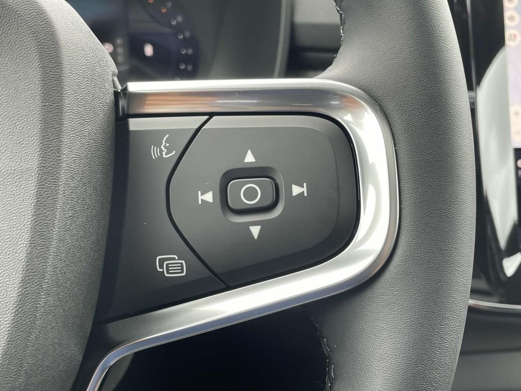 2026 Volvo XC40 Plus - Photo 14