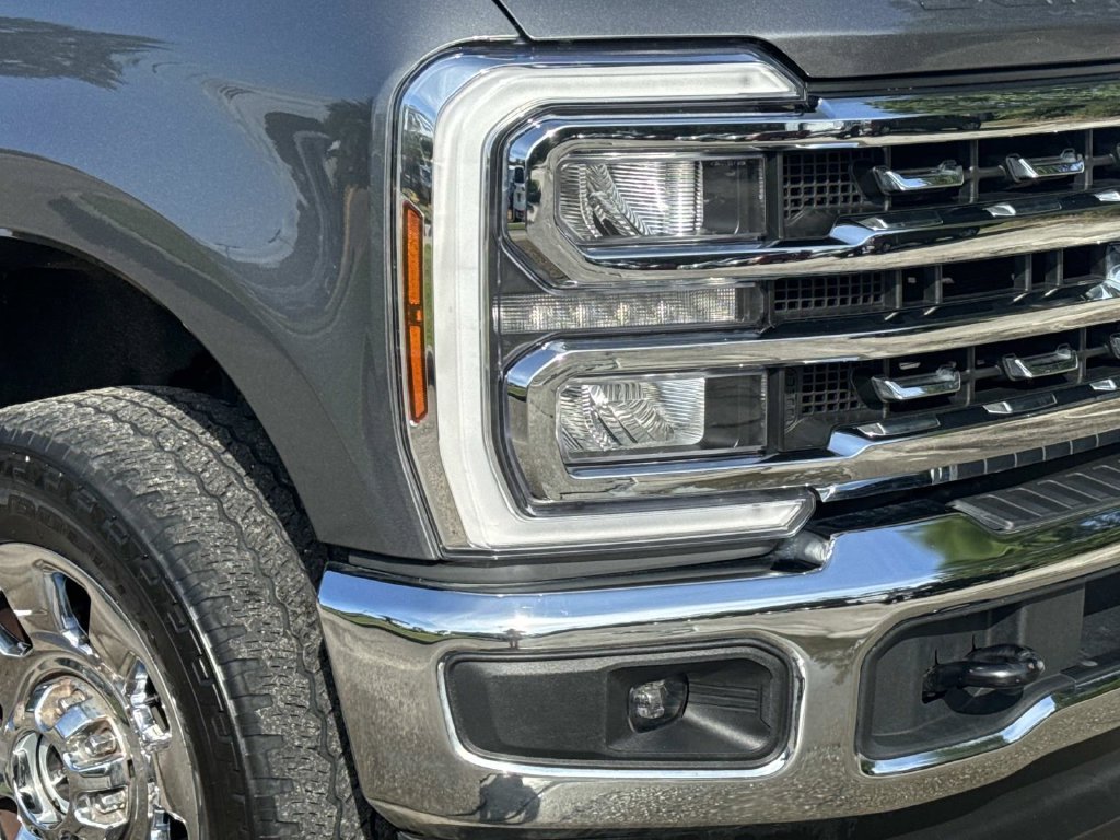 Used 2025 Gray Ford Lariat image 3