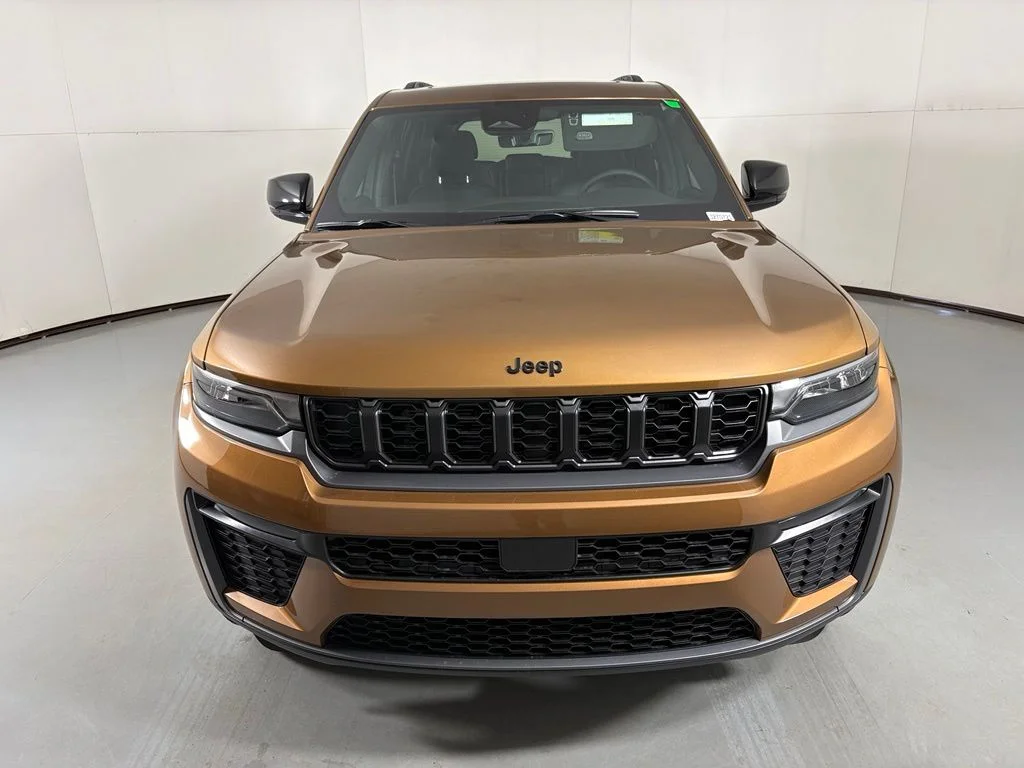 New 2027 Brown Jeep Limited image 3