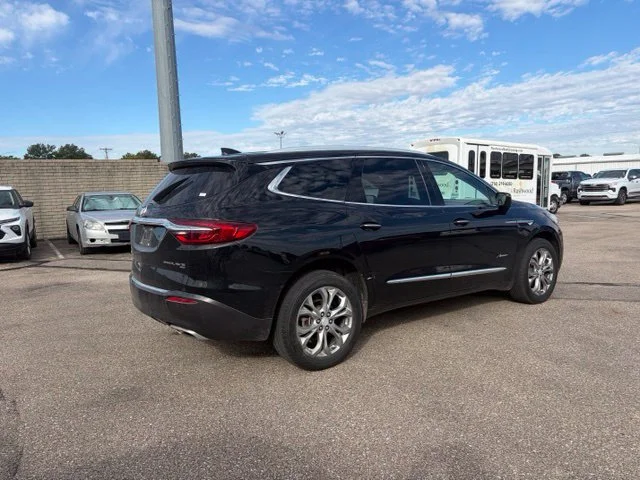 Used 2018 Includes Spectra Gray lower exterior accent color.) Buick Avenir image 7