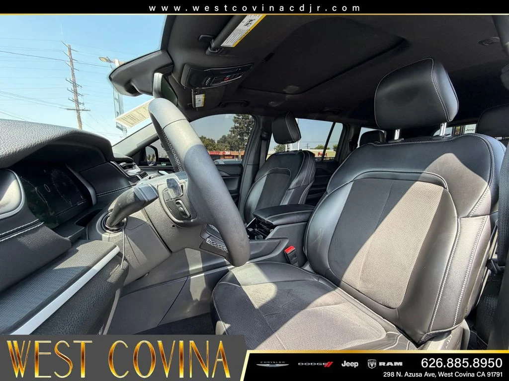 Used 2023 Silver Jeep Altitude image 13