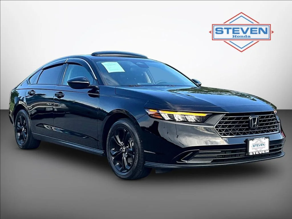 Used 2025 Crystal Black Pearl Honda SE image 1