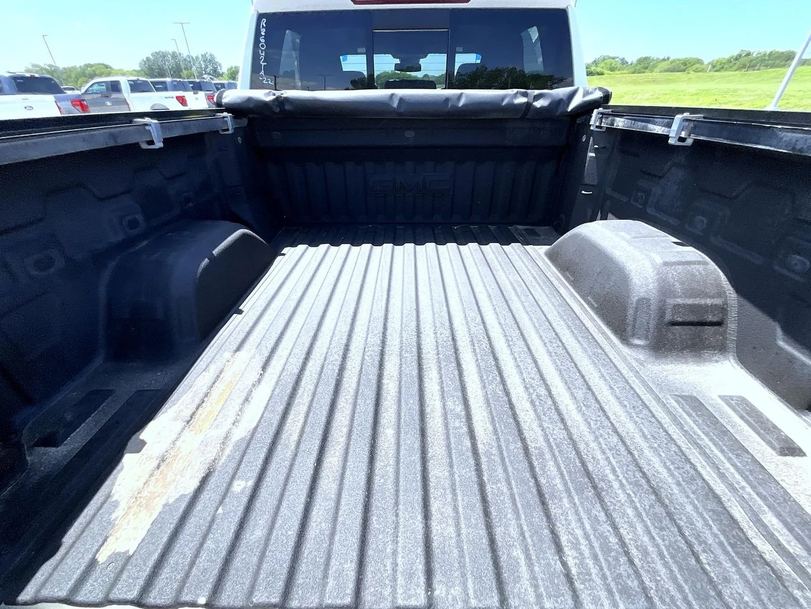 Used 2022 White GMC SLT image 24
