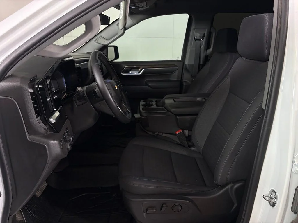 Used 2022 White Chevrolet LT image 19