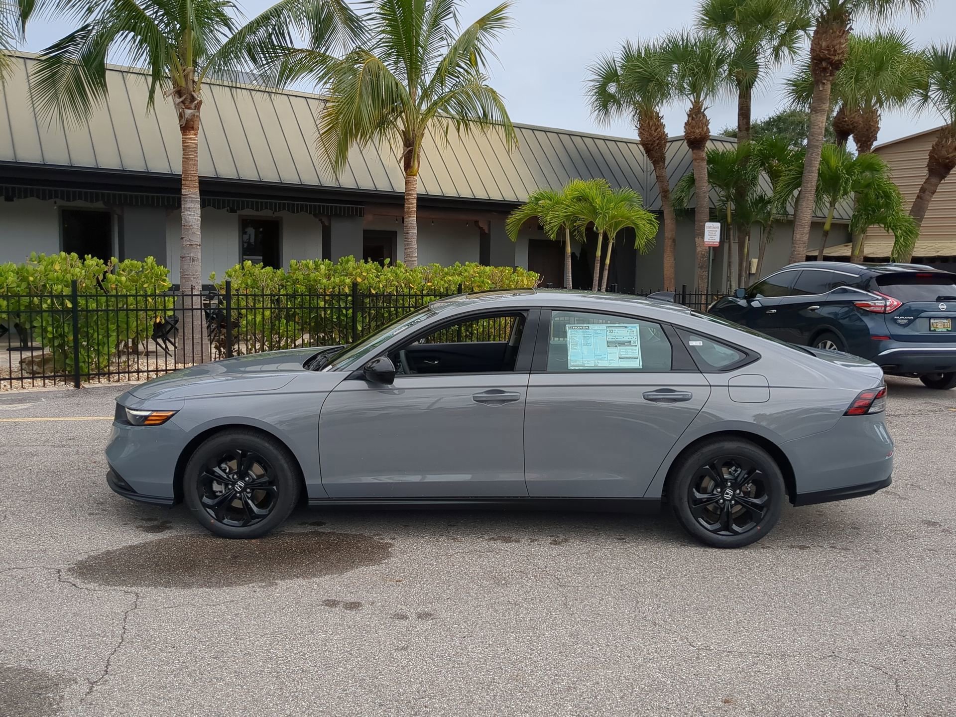 New 2025 Urban Gray Pearl Honda SE image 9