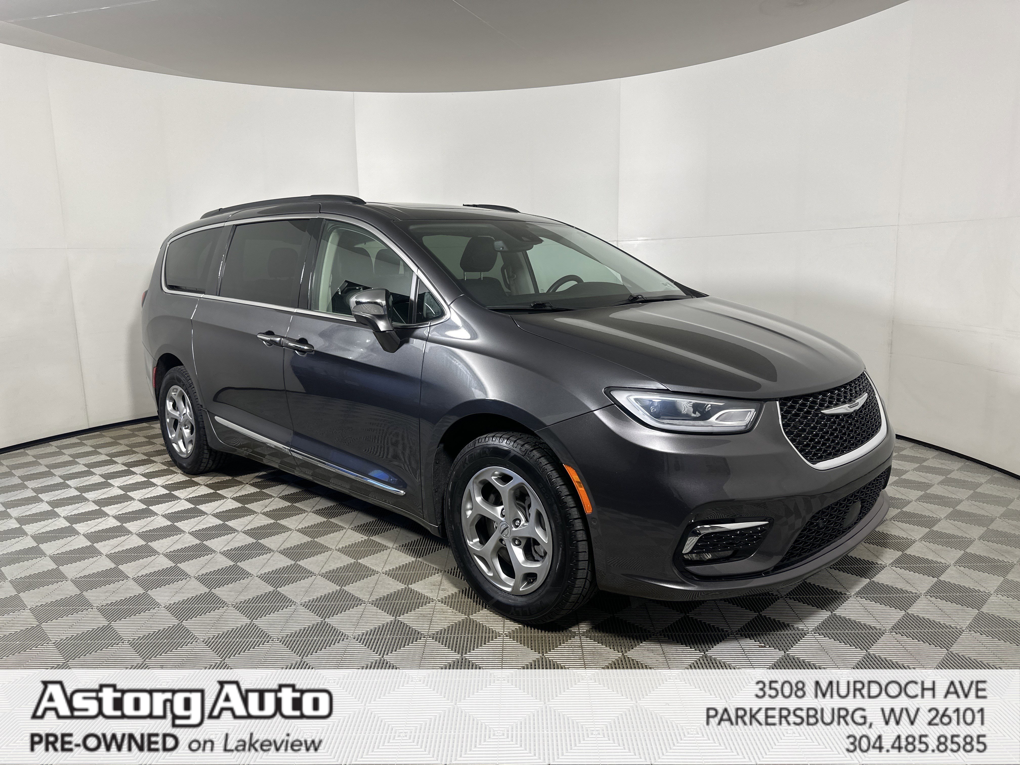 2022 Chrysler Pacifica Limited's photo