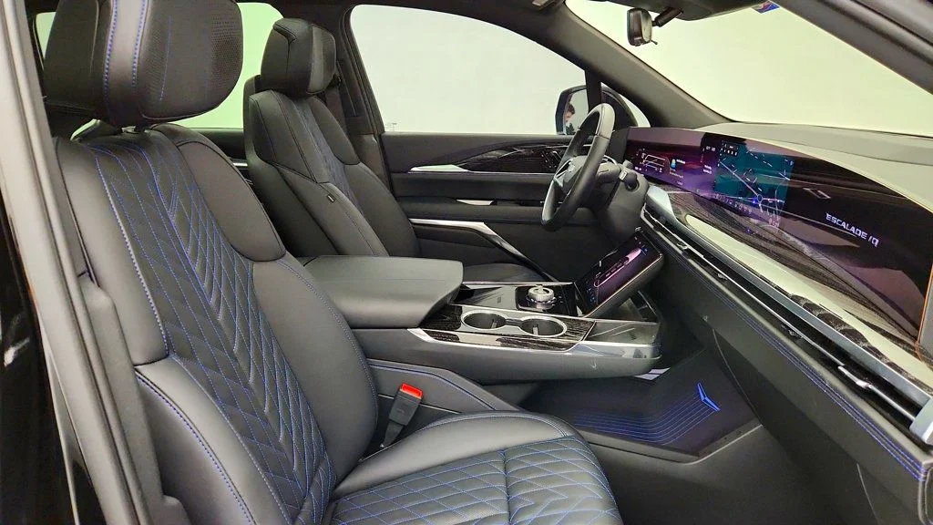 Used 2026 Black Raven Cadillac AWD 4dr Luxury image 28