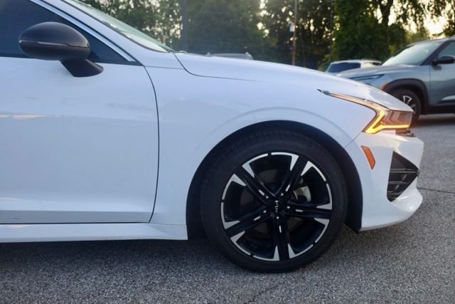 Used 2023 White Pearl Kia GT-Line image 12