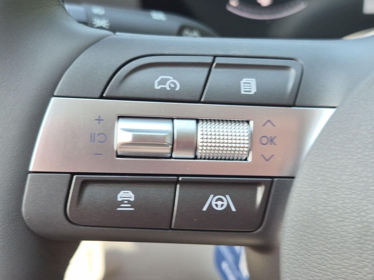 New 2027 Atlas White Hyundai SEL Sport AWD image 19