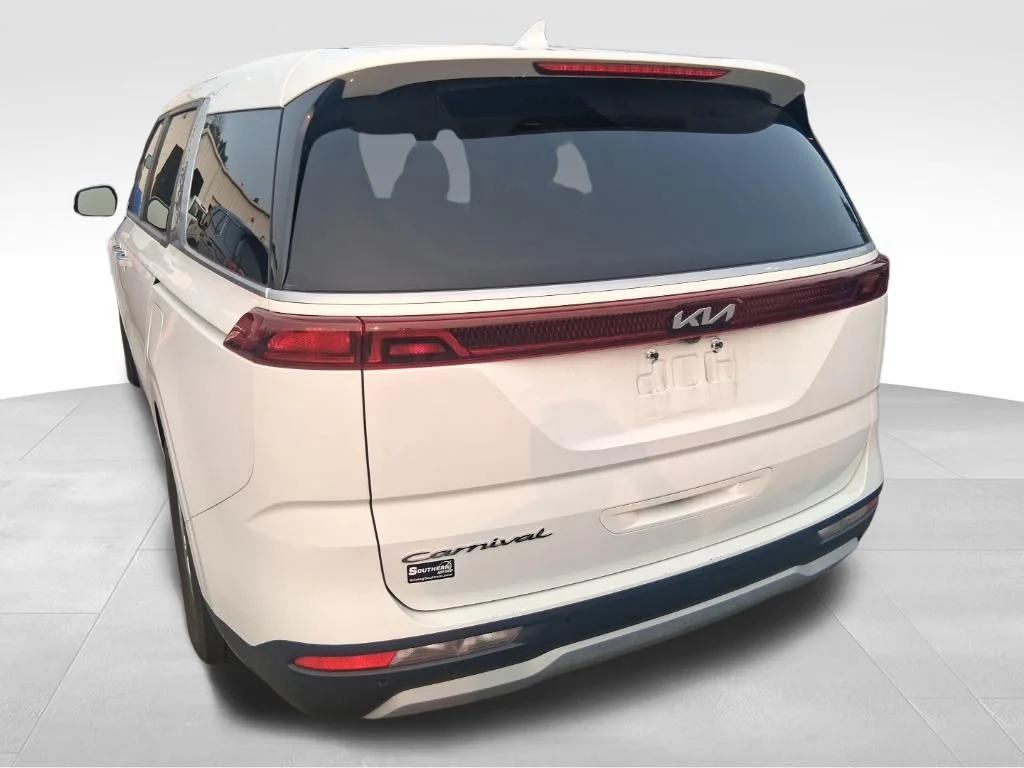 Used 2022 White Kia LXS image 3