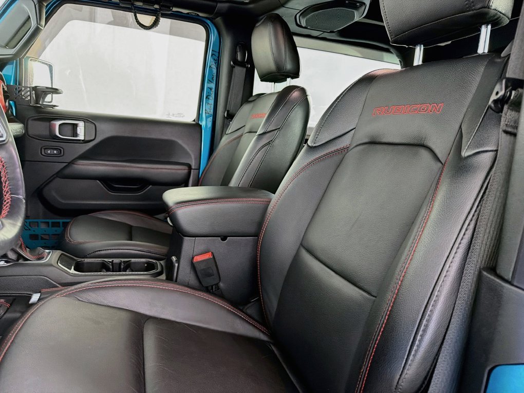 Used 2020  Jeep Rubicon image 32