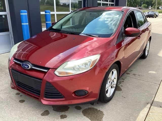 Used 2014 Red Ford SE image 2