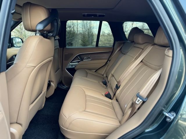 New 2026 Belgravia Green LAND ROVER SE image 15
