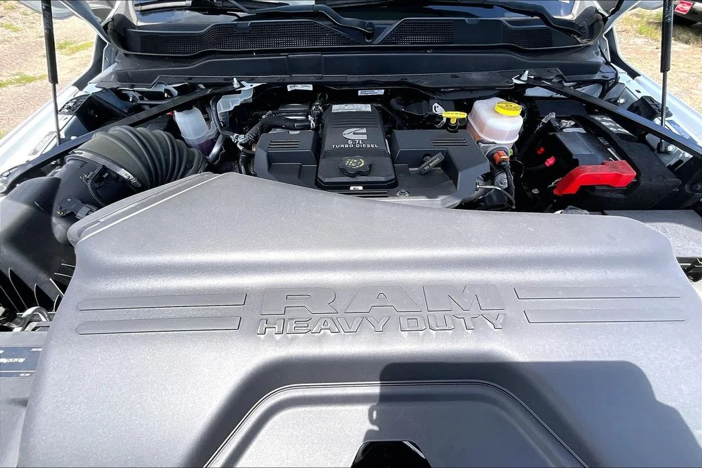 New 2024 Bright White Clear-Coat Exterior Paint RAM Tradesman image 9