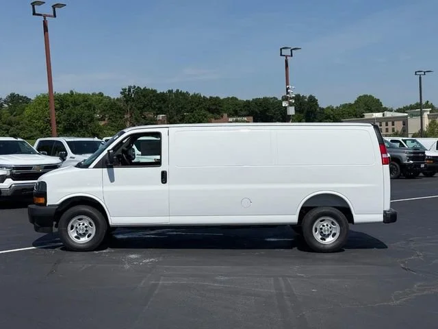 New 2026 Summit White Chevrolet WT image 2