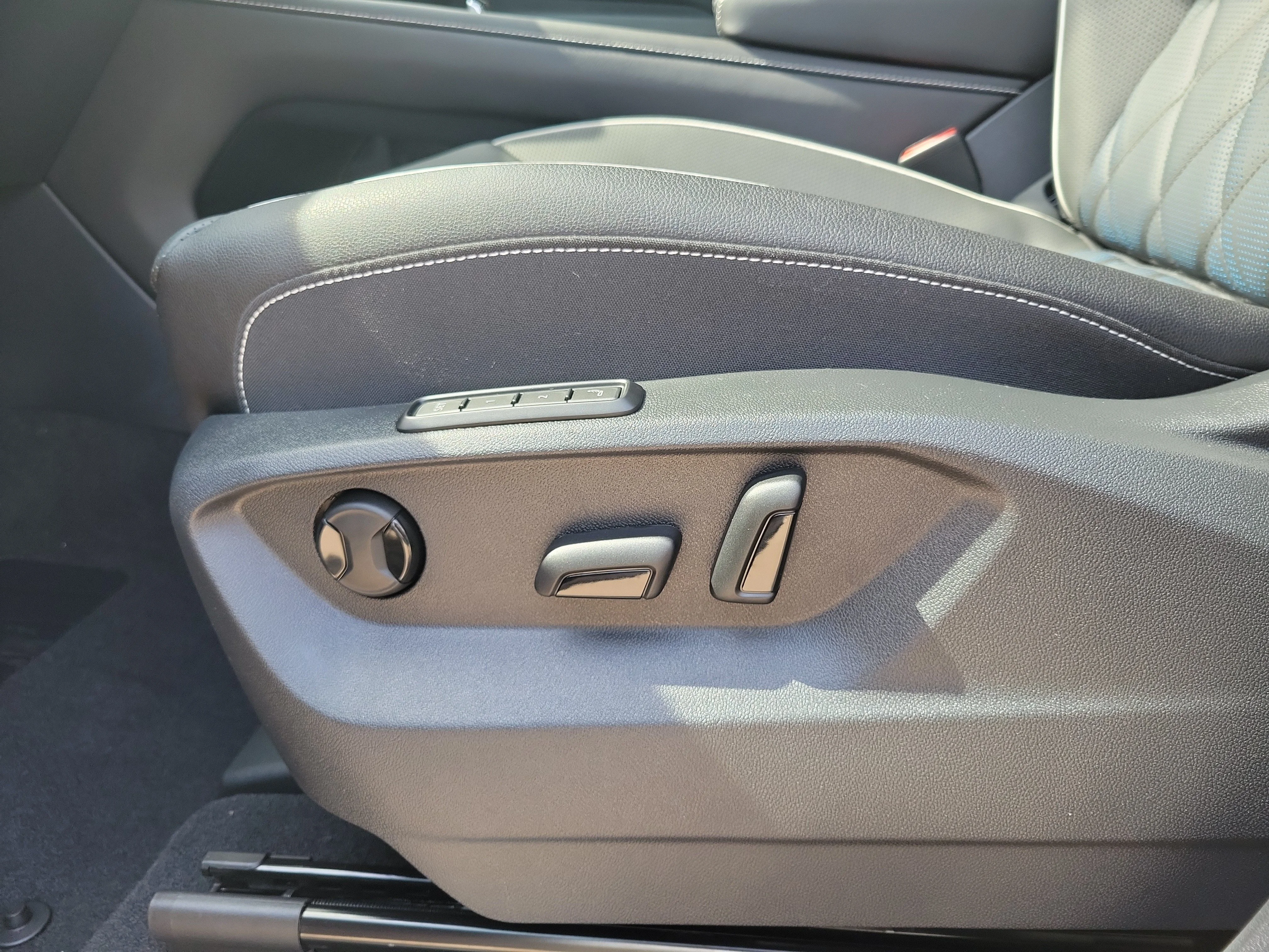 New 2026 Silver Volkswagen 2.0T SEL Premium R-Line image 18