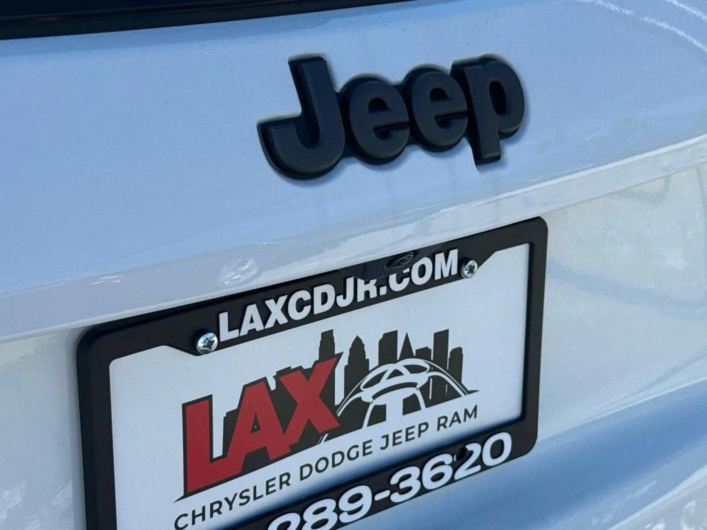 New 2026 Bright White Clearcoat Jeep Latitude image 5