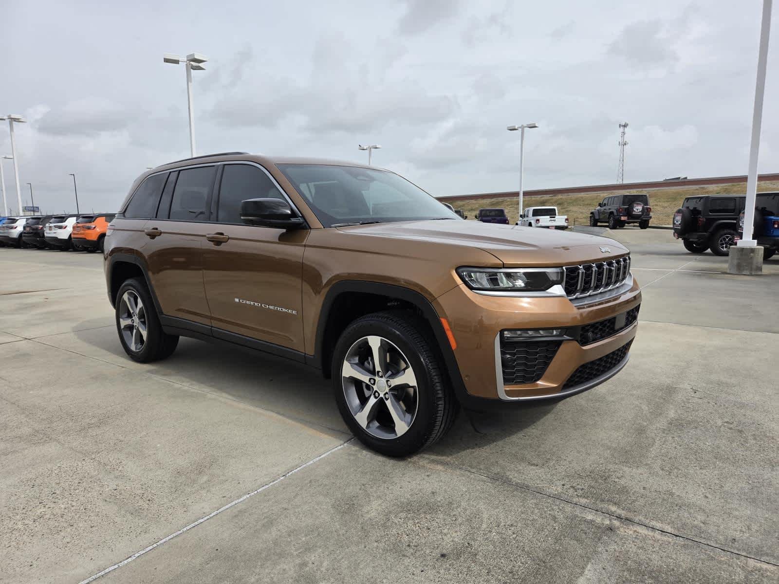 New 2026 Copper Shino Metallic Clearcoat Jeep Limited image 7