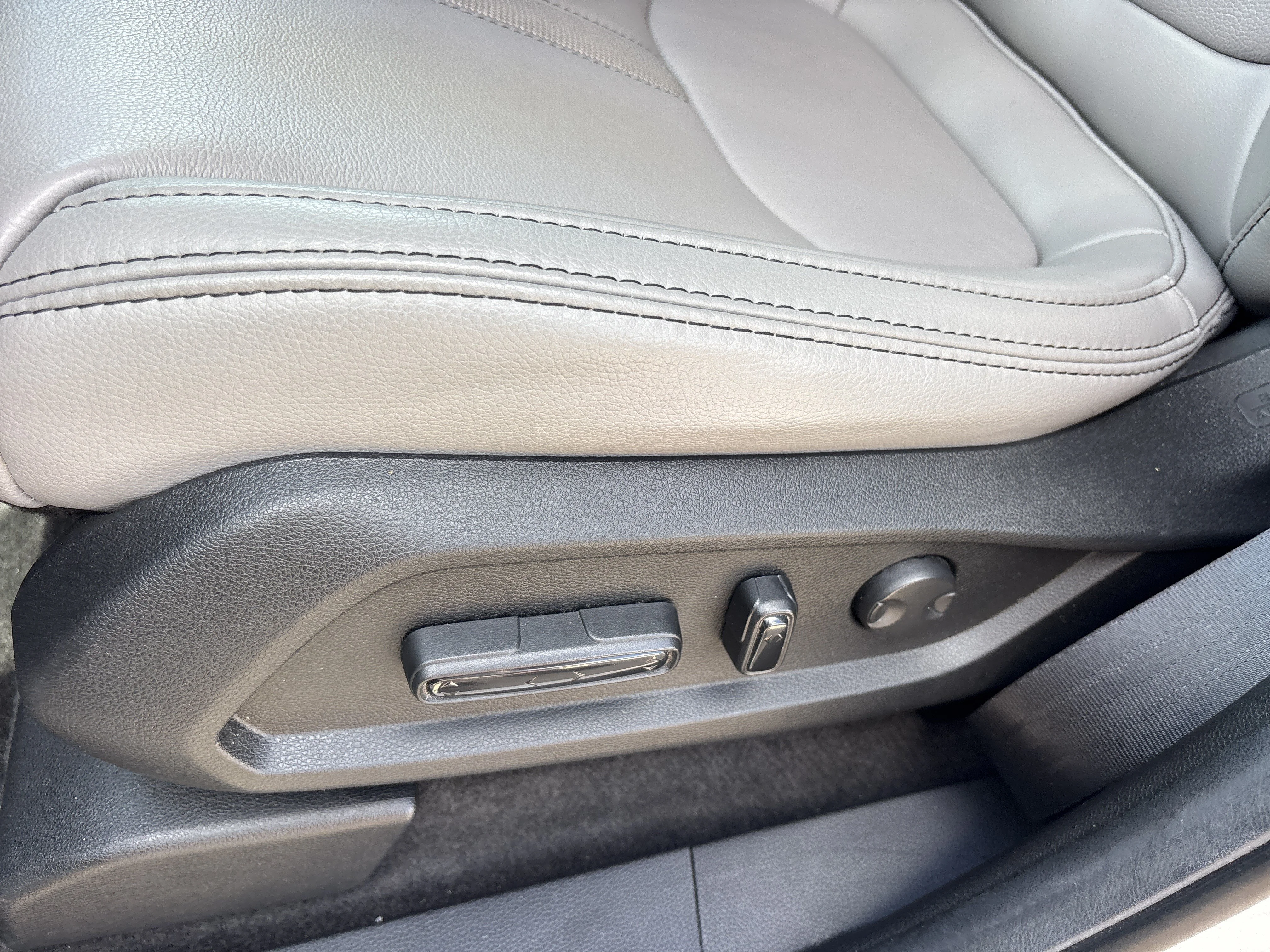 Used 2025 Platinum White Pearl Honda EX-L AWD image 19