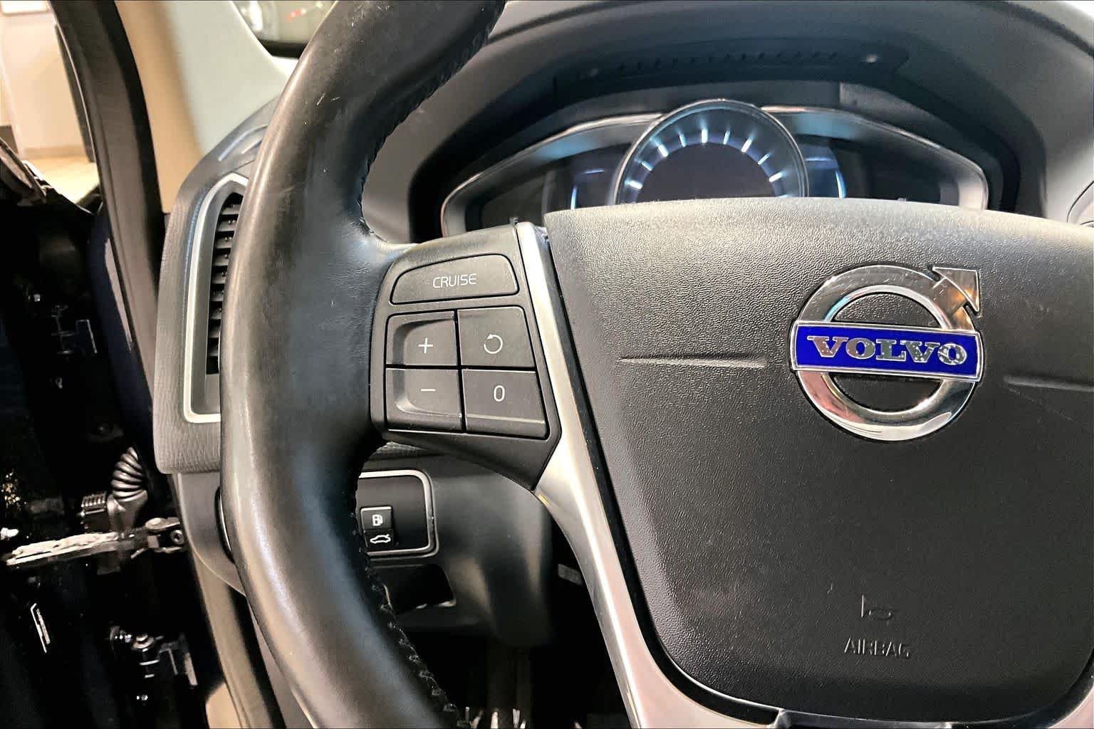 Used 2016 Magic Blue Metallic Volvo T6 Drive-E image 23